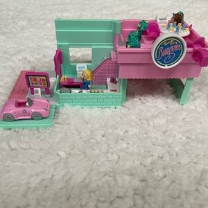1994 Polly Pocket Drive Through Burger Restaurant - complete set